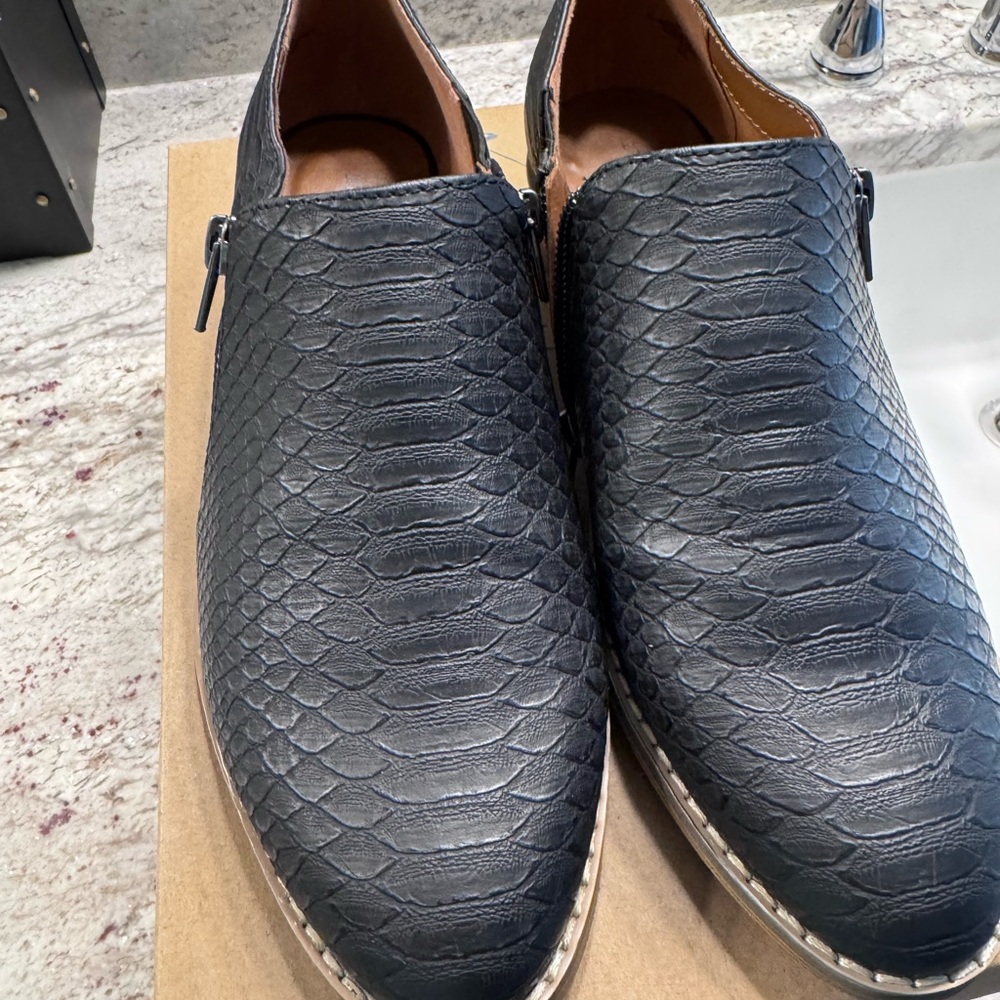 Women’s Black Textured Ankle Boots with Zip - Indigo Rd - 8M